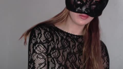 Snapshot of mikahdos chatting on 01-10-25, 11:11 SORAYA online show from 01-10-25, 11:11