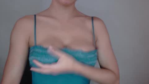 Snapshot of mikahdos chatting on 10-27-25, 07:45 SORAYA online show from 10-27-25, 07:45