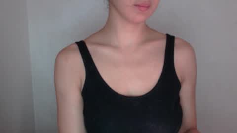 Snapshot of mikahdos chatting on 11-03-25, 08:48 SORAYA online show from 11-03-25, 08:48