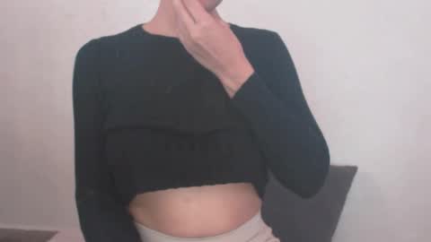 Snapshot of mikahdos chatting on 01-08-26, 10:39 SORAYA online show from 01-08-26, 10:39