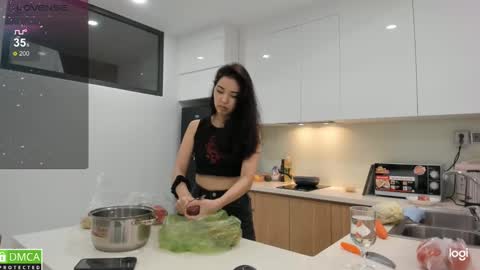 Snapshot of mikakimura chatting on 02-18-25, 12:39 Miko now i live in Vietnam online show from 02-18-25, 12:39