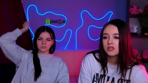 Mika online show from 11-19-25, 11:32