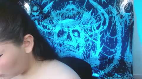 Snapshot of mikaskullcs chatting on 07-21-26, 10:01 Mika online show from 07-21-26, 10:01