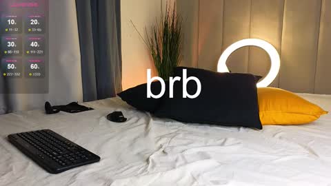 Snapshot of mike___magic chatting on 02-11-25, 04:02 Mike Magic online show from 02-11-25, 04:02