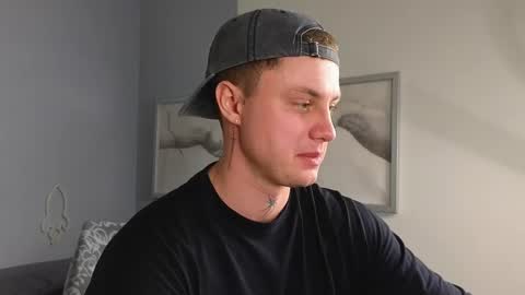 Snapshot of mike___magic chatting on 03-11-25, 10:51 Mike Magic online show from 03-11-25, 10:51