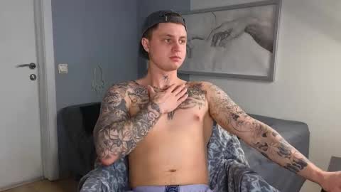 Snapshot of mike___magic chatting on 03-11-25, 05:02 Mike Magic online show from 03-11-25, 05:02