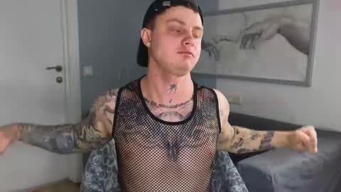 Snapshot of mike___magic chatting on 03-12-25, 10:37 Mike Magic online show from 03-12-25, 10:37