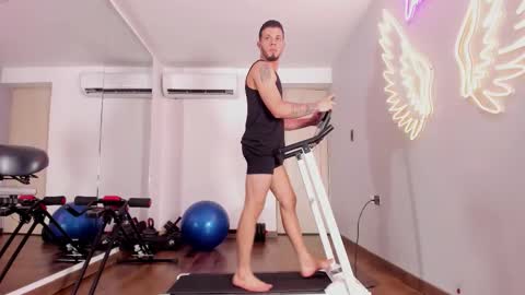 Snapshot of mike_burke_ chatting on 03-11-26, 07:31 Mike online show from 03-11-26, 07:31