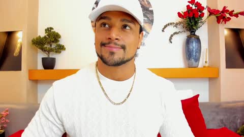 Snapshot of mike_estevess chatting on 12-06-24, 05:53 online show from 12-06-24, 05:53