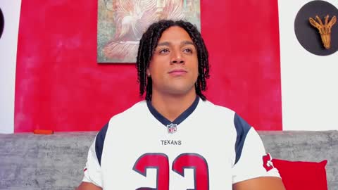 Snapshot of mike_estevess chatting on 12-15-24, 09:56 online show from 12-15-24, 09:56