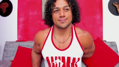 Snapshot of mike_estevess chatting on 12-19-24, 10:56 online show from 12-19-24, 10:56