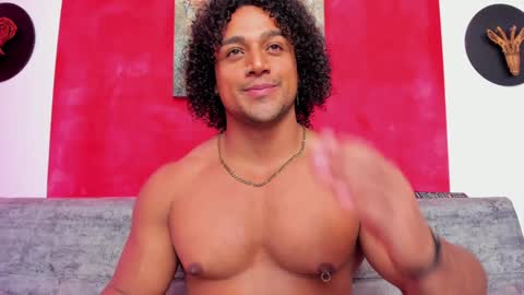 Snapshot of mike_estevess chatting on 12-19-24, 02:02 online show from 12-19-24, 02:02