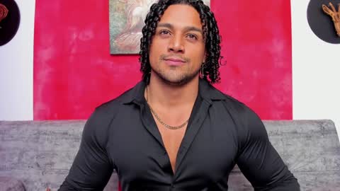 Snapshot of mike_estevess chatting on 12-23-24, 03:29 online show from 12-23-24, 03:29