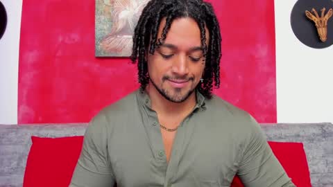 Snapshot of mike_estevess chatting on 01-03-25, 11:57 online show from 01-03-25, 11:57