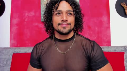 Snapshot of mike_estevess chatting on 01-08-25, 02:25 online show from 01-08-25, 02:25