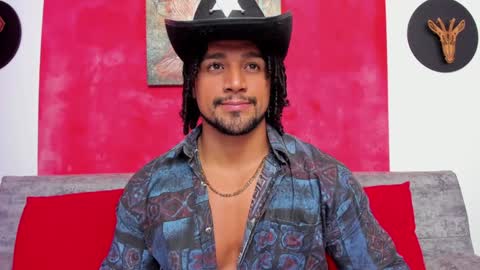 Snapshot of mike_estevess chatting on 01-11-25, 01:59 online show from 01-11-25, 01:59