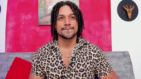 Snapshot of mike_estevess chatting on 01-12-25, 02:56 online show from 01-12-25, 02:56