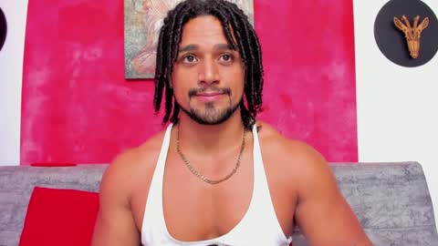 Snapshot of mike_estevess chatting on 01-12-25, 09:08 online show from 01-12-25, 09:08