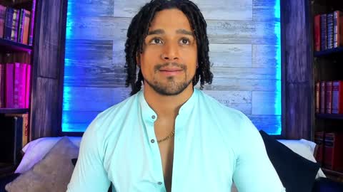 Snapshot of mike_estevess chatting on 01-25-25, 11:32 online show from 01-25-25, 11:32