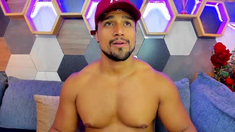 Snapshot of mike_estevess chatting on 02-06-25, 03:41 online show from 02-06-25, 03:41