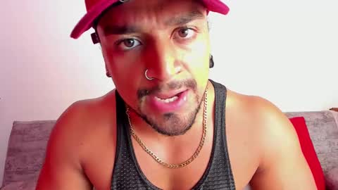 Snapshot of mike_estevess chatting on 02-09-25, 02:07 online show from 02-09-25, 02:07