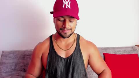 Snapshot of mike_estevess chatting on 02-10-25, 12:41 online show from 02-10-25, 12:41