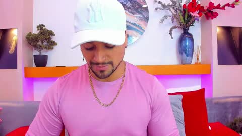 Snapshot of mike_estevess chatting on 02-20-25, 04:50 online show from 02-20-25, 04:50