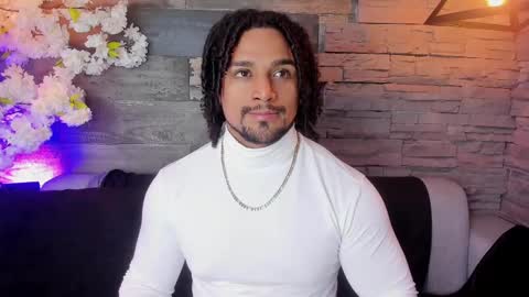 Snapshot of mike_estevess chatting on 02-23-25, 06:23 online show from 02-23-25, 06:23