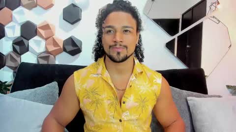 Snapshot of mike_estevess chatting on 03-08-25, 12:20 online show from 03-08-25, 12:20