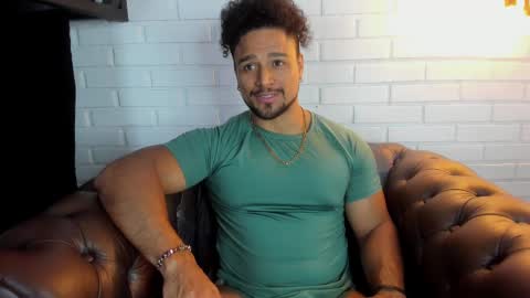 Snapshot of mike_estevess chatting on 03-09-25, 09:46 online show from 03-09-25, 09:46