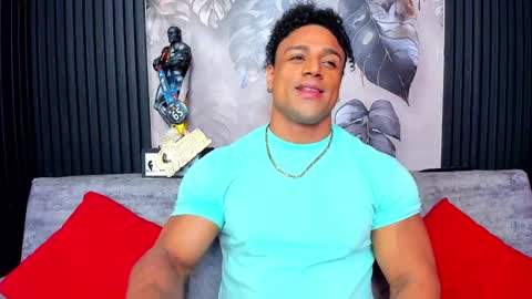 Snapshot of mike_estevess chatting on 09-18-25, 06:15 online show from 09-18-25, 06:15