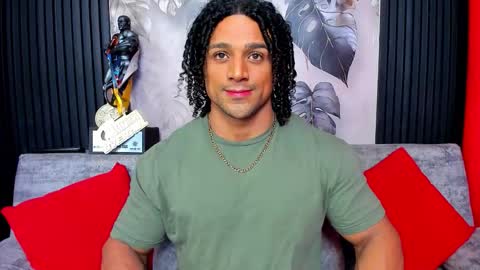 Snapshot of mike_estevess chatting on 10-02-25, 09:16 online show from 10-02-25, 09:16