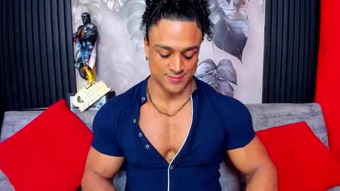 Snapshot of mike_estevess chatting on 10-21-25, 05:08 online show from 10-21-25, 05:08