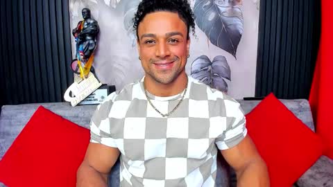 Snapshot of mike_estevess chatting on 10-26-25, 09:37 online show from 10-26-25, 09:37