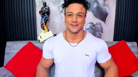 Snapshot of mike_estevess chatting on 11-01-25, 09:44 online show from 11-01-25, 09:44