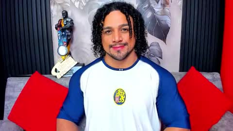 Snapshot of mike_estevess chatting on 01-06-26, 12:31 online show from 01-06-26, 12:31