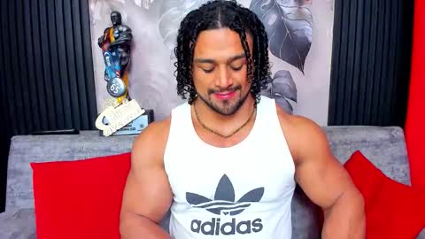 Snapshot of mike_estevess chatting on 01-09-26, 04:26 online show from 01-09-26, 04:26