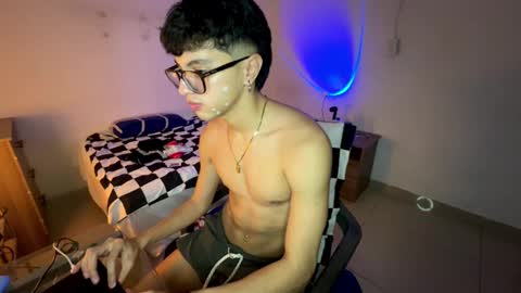 Snapshot of mike_pineapple chatting on 10-07-25, 03:47 Mike Pineapple online show from 10-07-25, 03:47