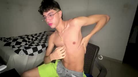 Snapshot of mike_pineapple chatting on 10-09-25, 03:48 Mike Pineapple online show from 10-09-25, 03:48