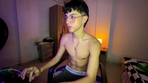 Snapshot of mike_pineapple chatting on 10-13-25, 04:34 Mike Pineapple online show from 10-13-25, 04:34