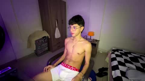 Snapshot of mike_pineapple chatting on 10-14-25, 04:46 Mike Pineapple online show from 10-14-25, 04:46