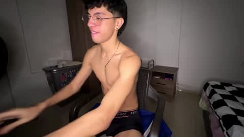 Snapshot of mike_pineapple chatting on 10-17-25, 03:42 Mike Pineapple online show from 10-17-25, 03:42