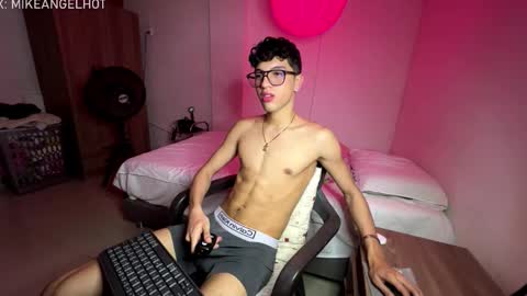 Snapshot of mike_pineapple chatting on 01-07-26, 04:04 Mike Pineapple online show from 01-07-26, 04:04