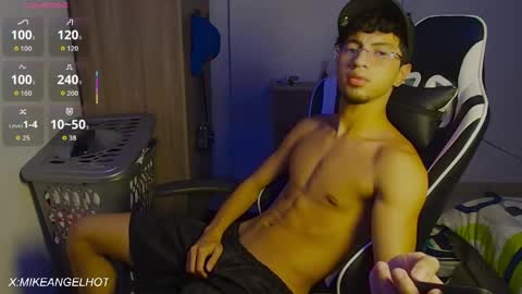 Mike Pineapple online show from 06-07-26, 03:43