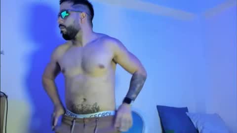 Snapshot of mikeblaree chatting on 02-14-25, 08:05 mikeblaree online show from 02-14-25, 08:05