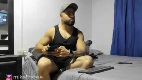 Snapshot of mikeblaree chatting on 11-05-25, 03:28 mikeblaree online show from 11-05-25, 03:28