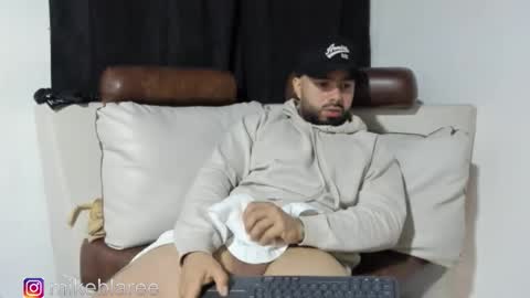 Snapshot of mikeblaree chatting on 11-05-25, 04:07 mikeblaree online show from 11-05-25, 04:07