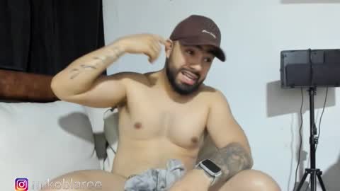 Snapshot of mikeblaree chatting on 11-15-25, 03:37 mikeblaree online show from 11-15-25, 03:37