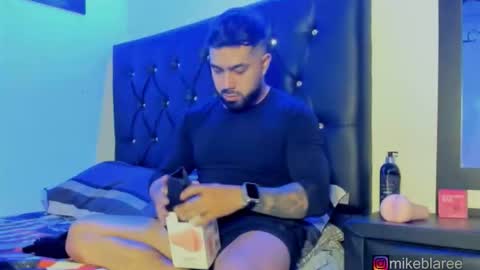 Snapshot of mikeblaree chatting on 01-09-26, 07:04 mikeblaree online show from 01-09-26, 07:04