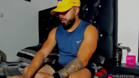 Snapshot of mikeblaree chatting on 01-16-26, 07:29 mikeblaree online show from 01-16-26, 07:29